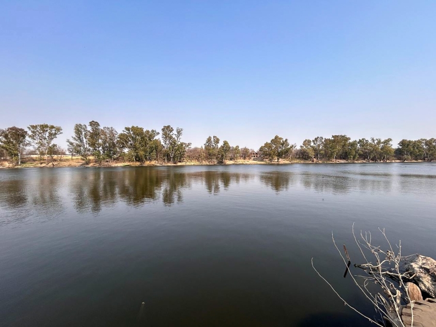 4 Bedroom Property for Sale in Lindequesdrif North West